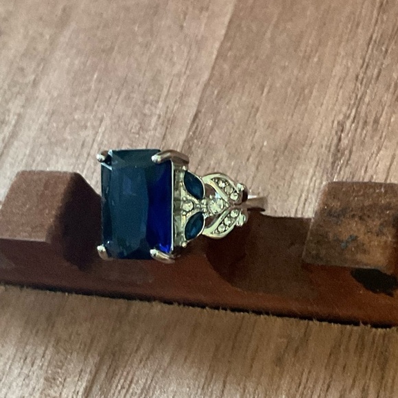 18k Gold Plated Ring with blue zircon Ring size 8, Brand… - Picture 2 of 3